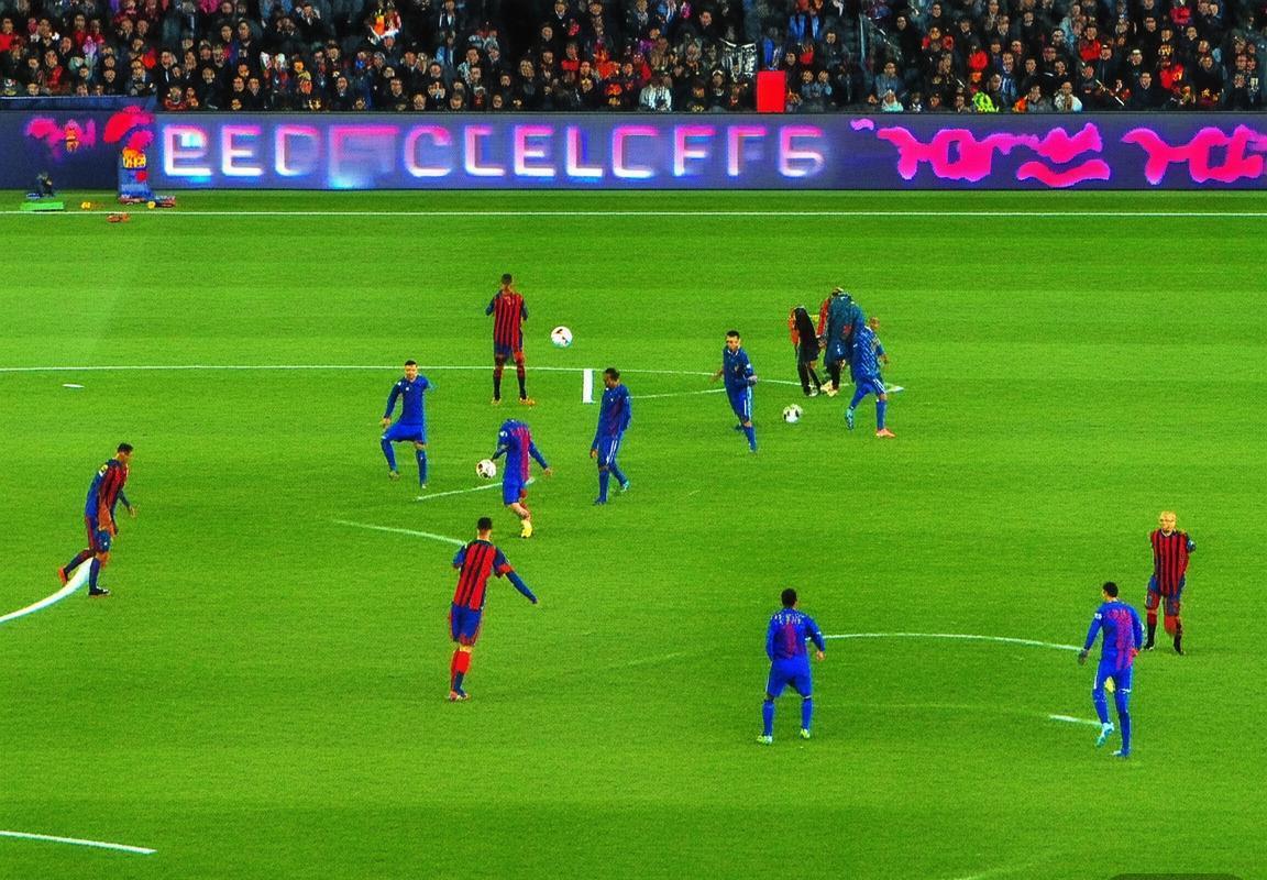 巴塞罗那vs切尔西：战术对决与球星表现回顾